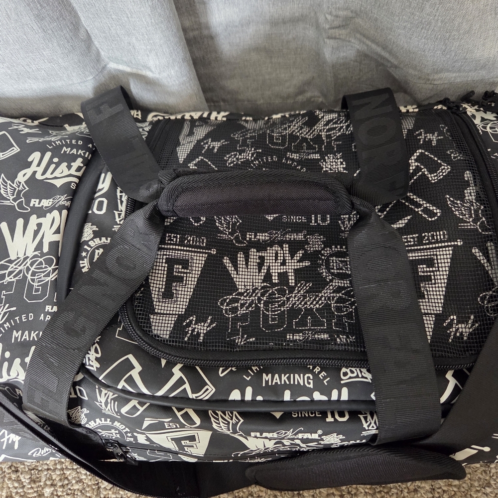 Flag Nor Fail Heavy Duty Travel Duffle Bag Black And White All Over Print EUC - Picture 8 of 15